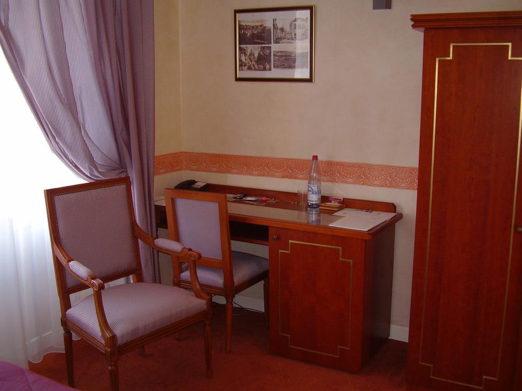 Logis Hotel & Restaurant Du Chemin Des Dames Corbeny Ngoại thất bức ảnh